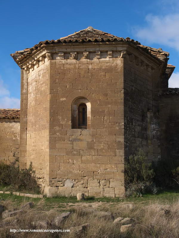 CABECERA POLIGONAL DEL TEMPLO